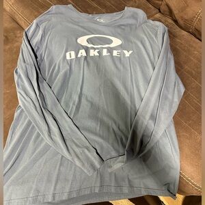 Lot of 2 mens Oakley long sleeve shirts  both  Size XXL